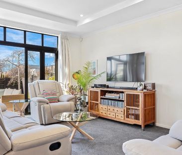 Sleek and Contemporary Home - Photo 1