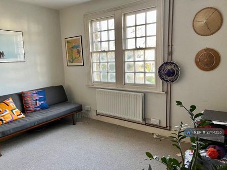 2 bedroom maisonette to rent - Photo 2