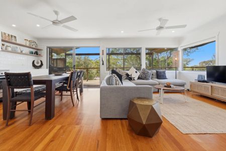 Stylish Contemporary Living in Macmasters Beach - Fully Furnished 6 Month Lease Term Only - Photo 2