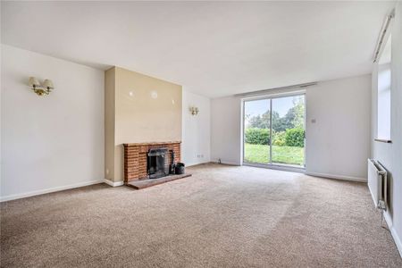 A charming four bedroom home in on the edge of Whitchurch. *Please note: Rolling break clause after 6 months* - Photo 4