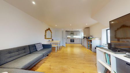 3 bedroom flat to rent - Photo 2