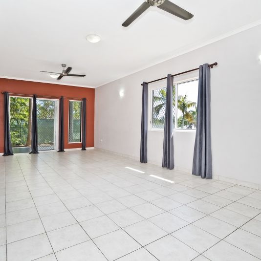 PERFECT PRICE - PERFECT LOCATION - PERFECT UNIT! - Photo 1