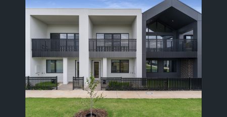 **RECEIVE ONE MONTH FREE RENT, ASK US HOW! Modern Townhouse in Prime Werribee Location - Photo 4