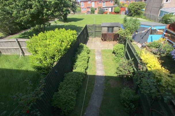 2 bedroom terraced house to rent - Photo 1