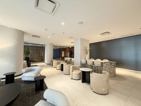 Superbe 3 ½ neuf, 1 chambre, semi-meublé, avec stationnement et rangement inclus. - Photo 2