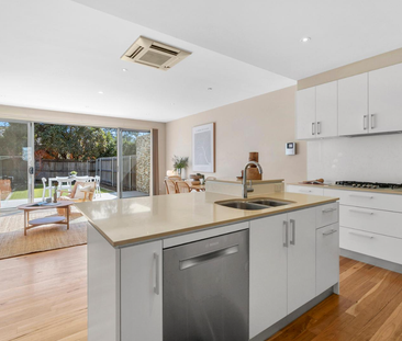 2/36 Strzelecki Cres, Narrabundah ACT 2604 - Townhouse For Rent | D... - Photo 4