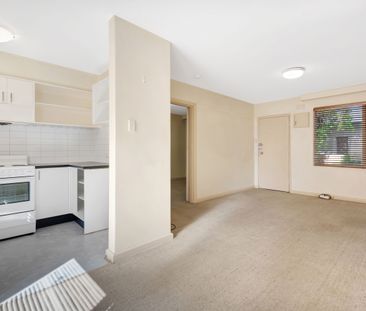 Charming Property - Photo 2