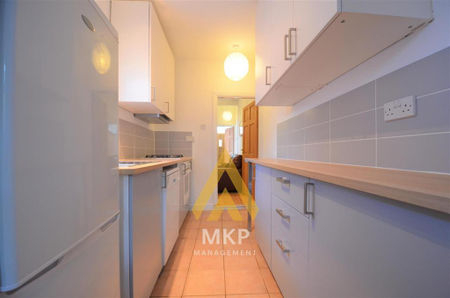 4 bedroom terraced house to rent - Photo 3