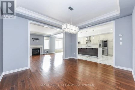 1040 FOXTAIL CRESCENT - Photo 2