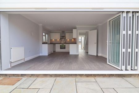 3 bedroom semi-detached house to rent - Photo 2