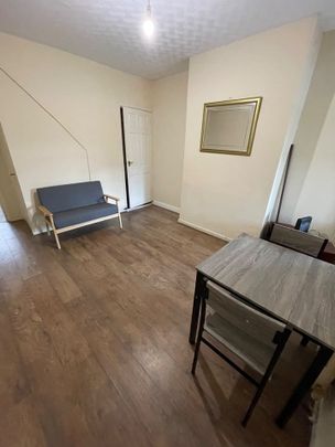 Room in a Shared House, Warwick Road, B11 - Photo 1