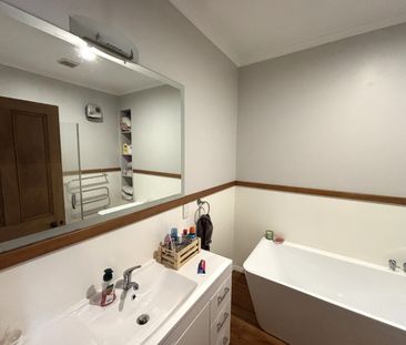 A Māori Hill Gem - Photo 6