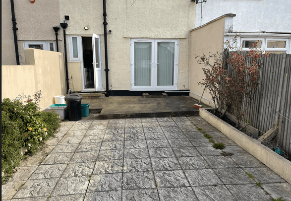 Morden , SM4 (Semi-Detached) - Photo 1