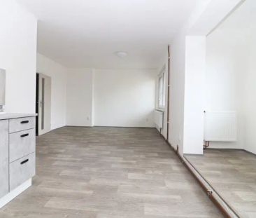 Pronájem zděného bytu 1+kk, Letní ulice, Jihlava - Photo 2
