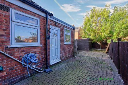 2 bedroom end of terrace house to rent - Photo 5