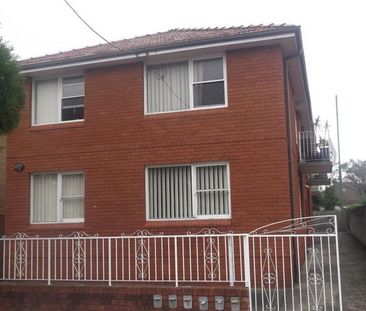 Spacious one bedroom apartment in a Small Block - Photo 1