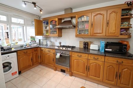 Room in a Shared Flat, Southwood Smith House, E2 - Photo 5