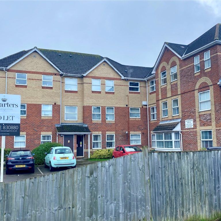 2 Bedroom Flat / Apartment - Lower Northam Road, Hedge End - Photo 1