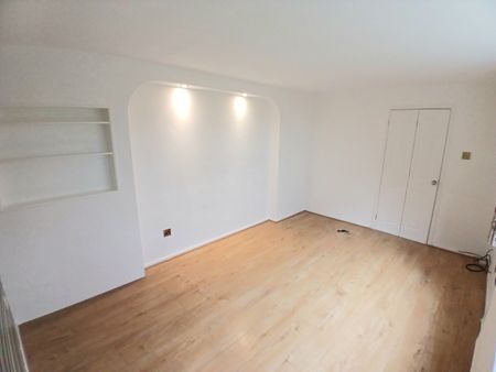 York Road, Stevenage - Photo 2