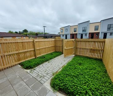 2 bedroom townhouse - Photo 5