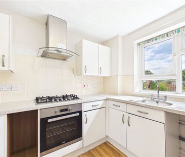 Hunters Hill, Burghfield Common, Reading, Berkshire, RG7 - Photo 4