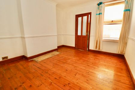 3 bedroom Mid Terraced House to let - Photo 2