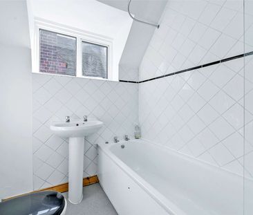 A two bedroom detached cottage with long garden and off street park... - Photo 2