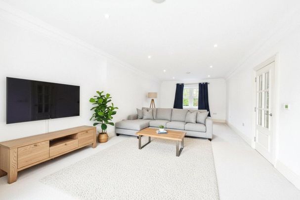 5 bedroom detached house to rent - Photo 1