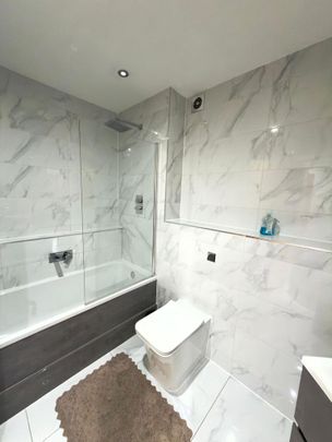 1 bedroom in a flat share to rent - Photo 1