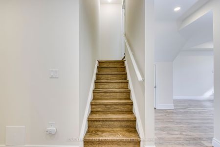 Townhouse For Lease | X8117590 - Photo 3