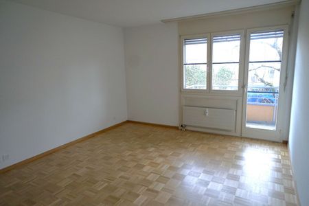 Schöne 3.5 Zimmerwohnung mit grossem Balkon - Foto 2