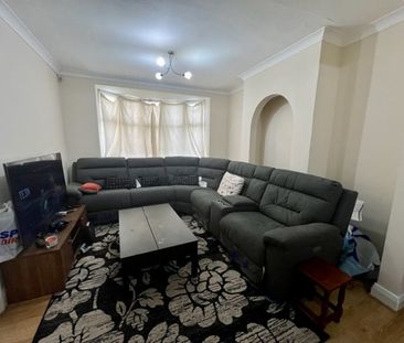 4 bed semi-detached house to rent in Ruislip Road East, Greater Lon... - Photo 2