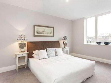 A superbly located new four bedroom house with parking - Photo 5