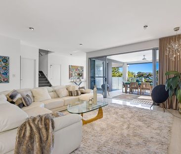 PELICAN WATERS LUXURY RETREAT - Photo 2