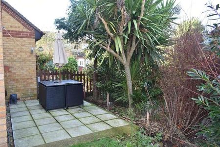 Spring Grove, Tooting Borders, CR4 - Photo 3