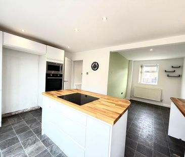 3 bedroom semi-detached house to rent - Photo 4