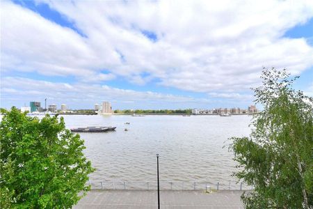 A superb waterfront apartment, set within this highly desirable Berkeley homes development. - Photo 5