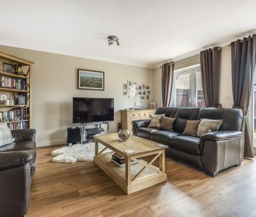 2 bedroom semi-detached house to rent - Photo 2