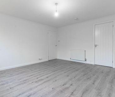 2 bedroom end of terrace house to rent - Photo 5