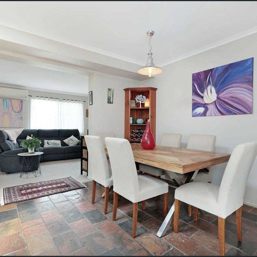 Spacious Family Home in Prime Cranebrook Location - Photo 1