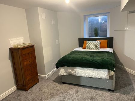 2 Bed Flat, Prestwich, M25 - Photo 4