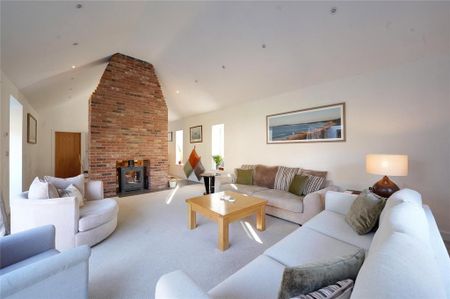 5 bedroom detached house to rent - Photo 3