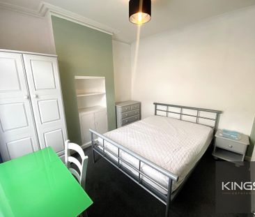 4 bedroom terraced house to rent - Photo 5