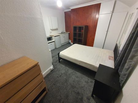 Wayside, Bournemouth, BH1 - Photo 5