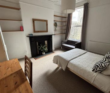 6 bedroom terraced house to rent - Photo 1