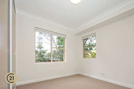 Spacious Family Home in Quiet Cheltenham Cul-De-Sac – Ideal for Schools & Transport&excl; - Photo 4