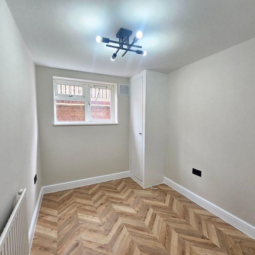 2 Bed Maisonette, Byrne Road, SW12 - Photo 1