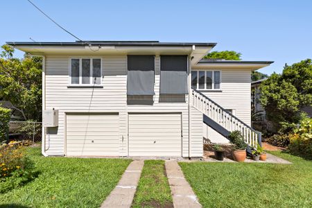 Charming 3-Bedroom plus Rumpus Home in Manly West with Endless Possibilities - Photo 3