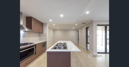 Large well presented townhouse - Photo 4