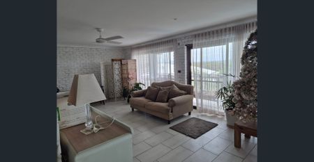 Spacious 3 Bedroom Home with Pool & All-Inclusive Rent in Maroochydore - Photo 2